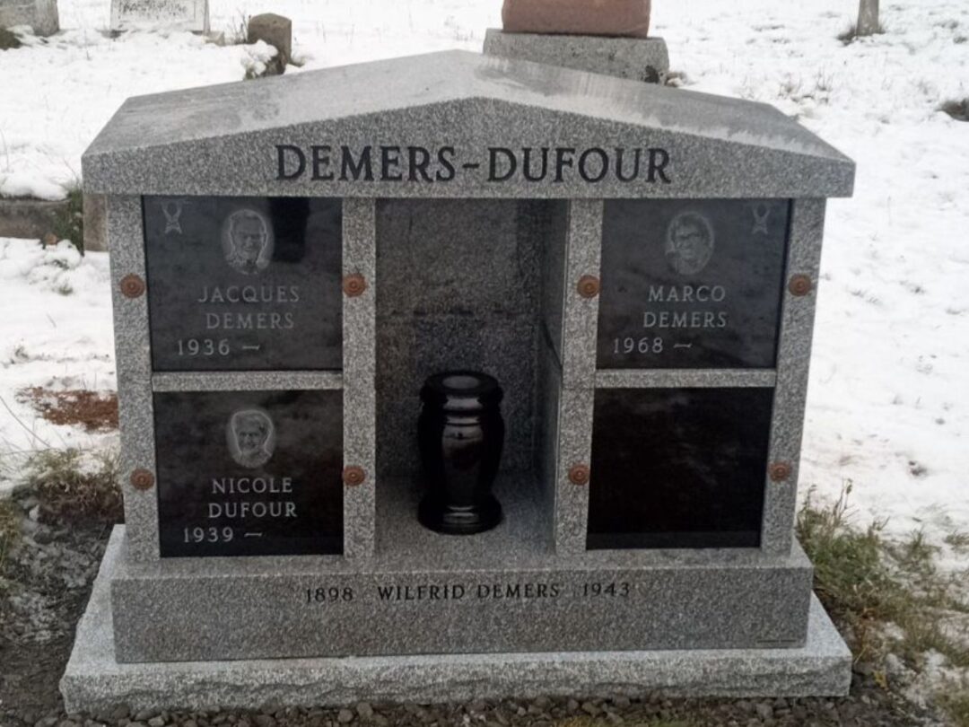 Columbarium 4 niches avec photos personnalisées St-Siméon et pot à fleurs