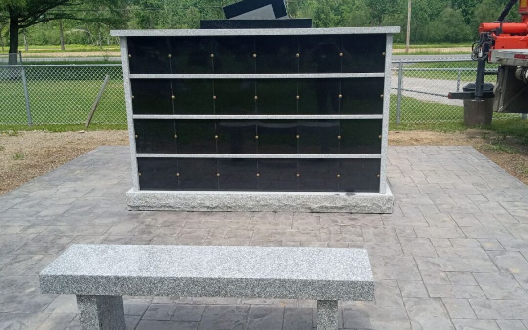 Columbarium fabrique 24 niche et banc