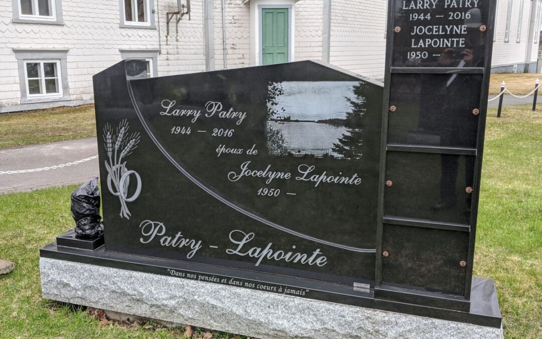 Columbarium familial personnalisé et pierre tombale forme spéciale