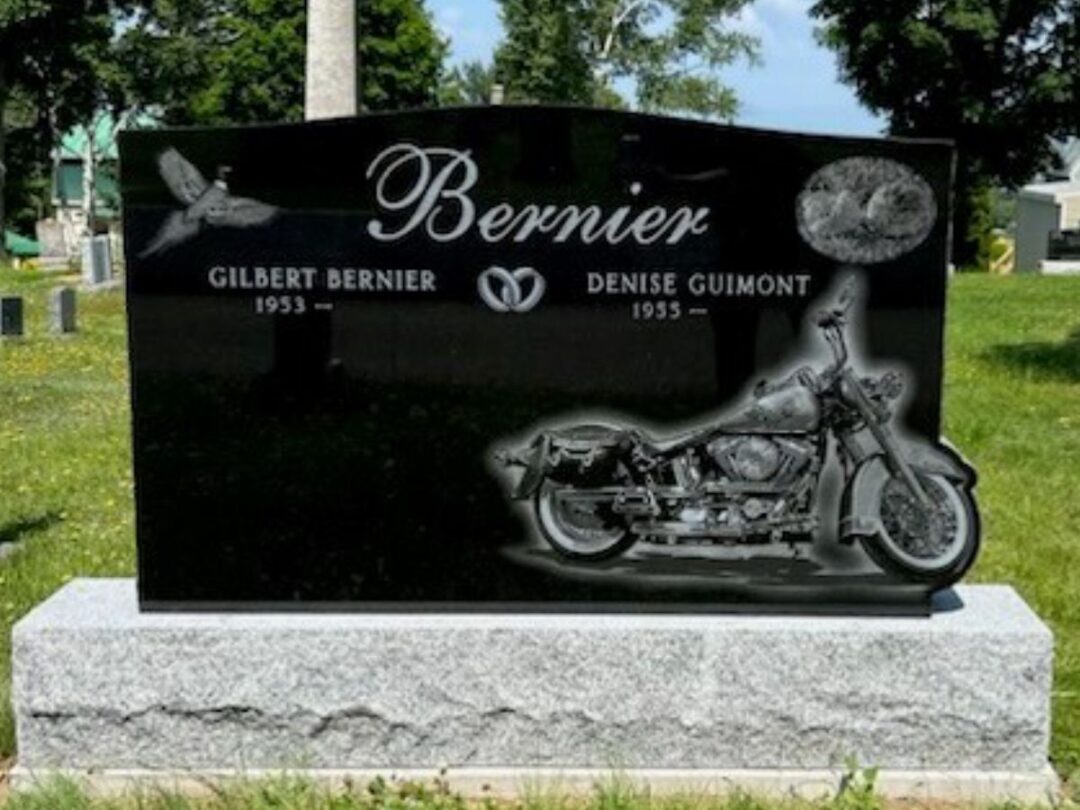 Pierre tombale forme spéciale sur demande avec image gravée personnalisée moto