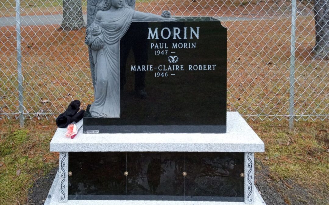 Angel sculpture MSG-26 – triple columbarium base – Morin