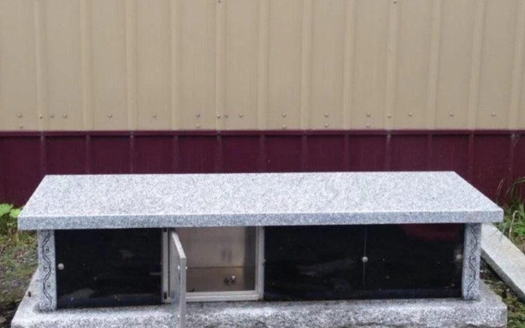 Base columbarium avec niches d’aluminium – 4 niches