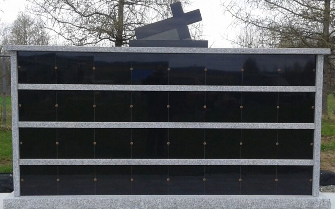 Columbarium de fabrique en granit 32 niches avec croix