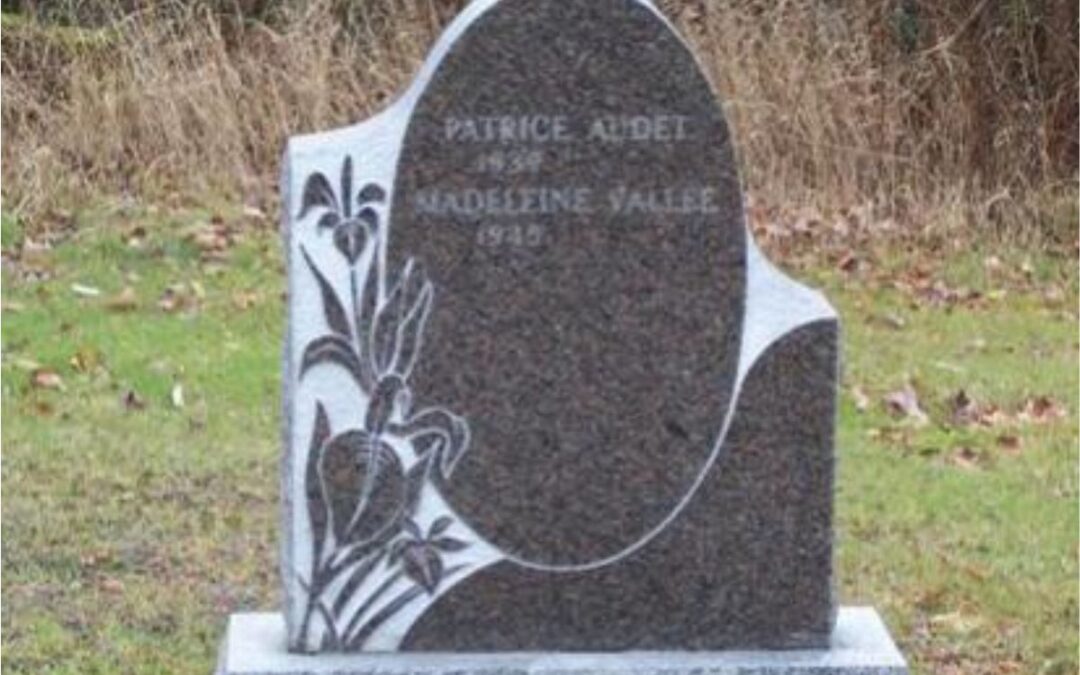 Pierre tombale forme spéciale fleurs et oval