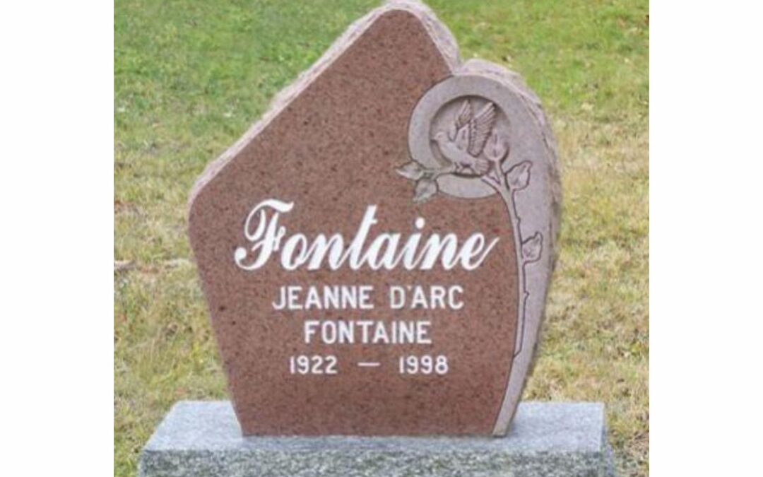 Pierre tombale forme spéciale granit rose