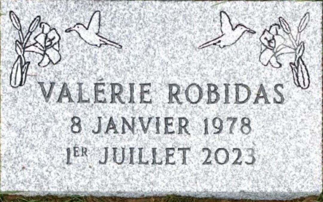 Plaque au sol gris stanstead dessin colibri et fleur